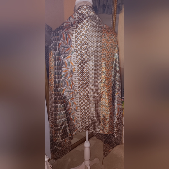 D&Y~Brown Tan Geometric Print Lightweight Neutral Wrap Scarf NWT - Picture 9 of 15